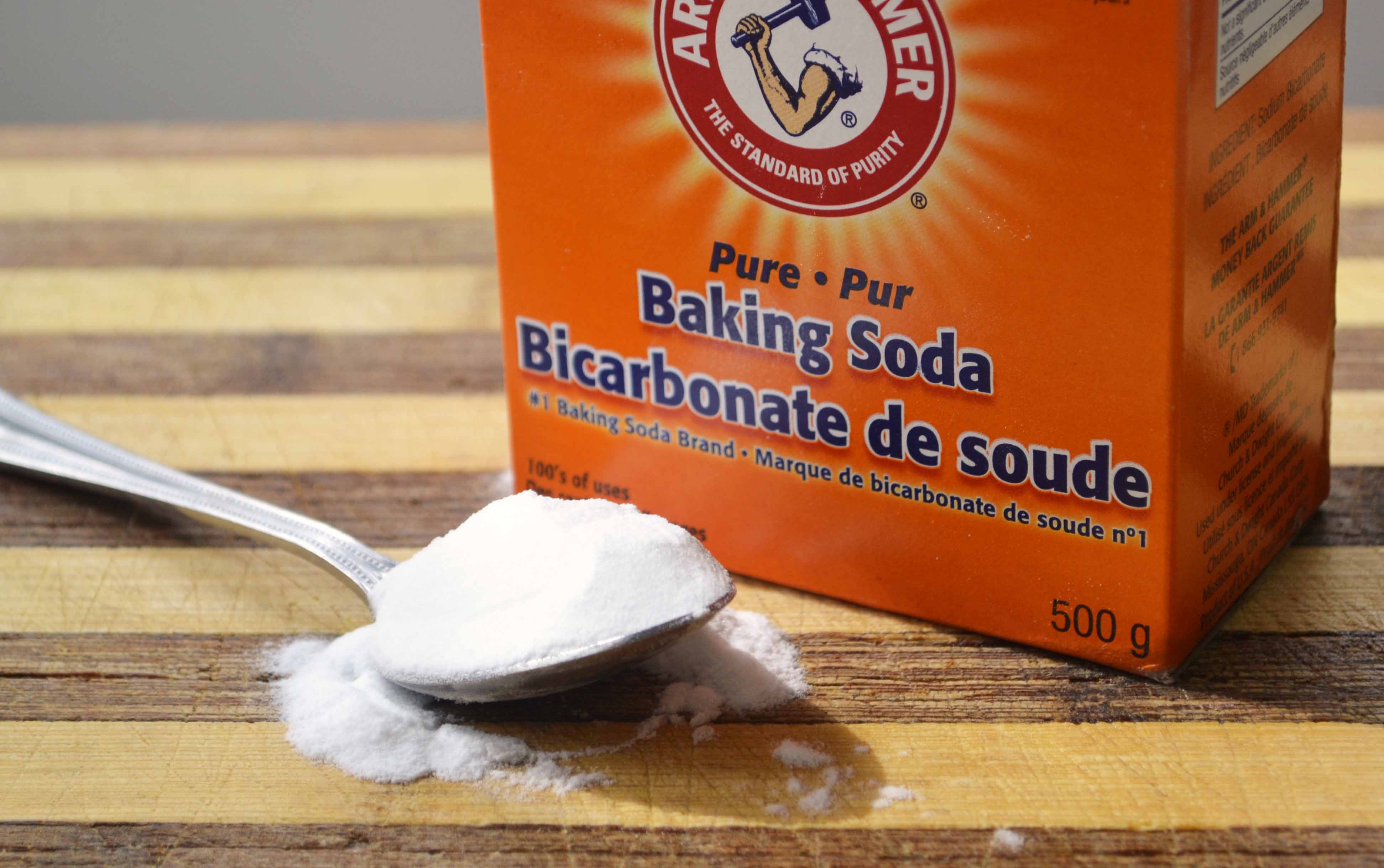 diet-moi-tan-goc-bang-go-va-baking-soda-1.jpg